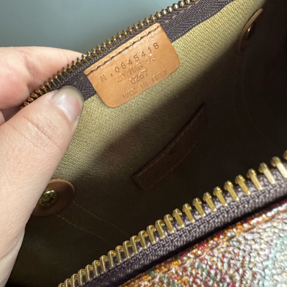 Vintage Etro Milano barrel handbag - Picture 6 of 15